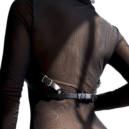 Arnés BDSM de Pecho Cuero Negro con Cadenas - detalle 2