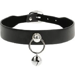 collar cuero vegano con cascabel coquette - detalle 3